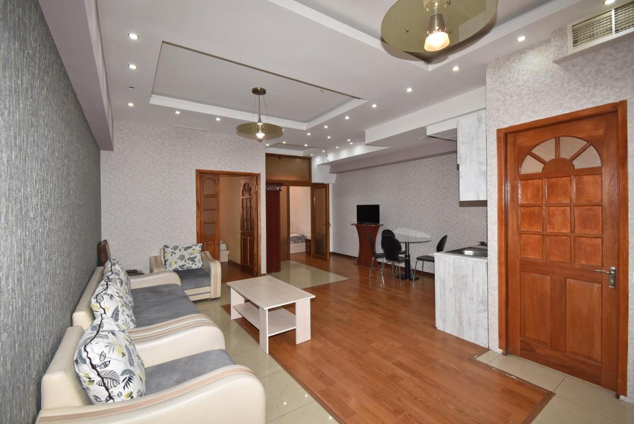 Armenak Apartment No 8, Abovyan Street Erywań Zewnętrze zdjęcie