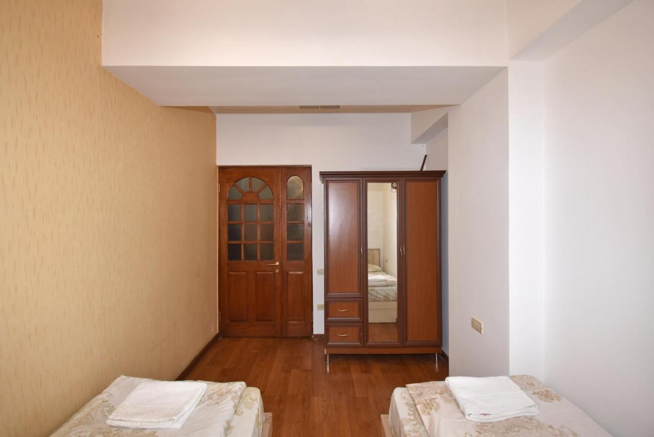Armenak Apartment No 8, Abovyan Street Erywań Zewnętrze zdjęcie